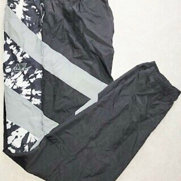 Men’s Nike Nylon Sweatpants - Picture 2 of 7